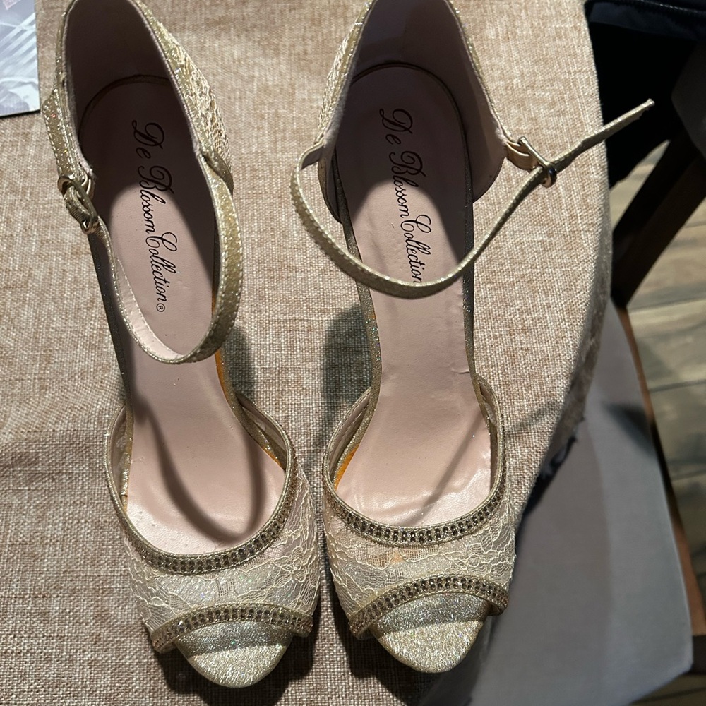 De blossom collection peep toe heels . BRAND NEW WITHOUT TAGS OR BOX